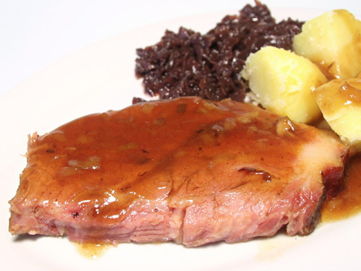 Kasslerbraten Mit Kl Sse Und Rotkohl Rezept Kochbar De