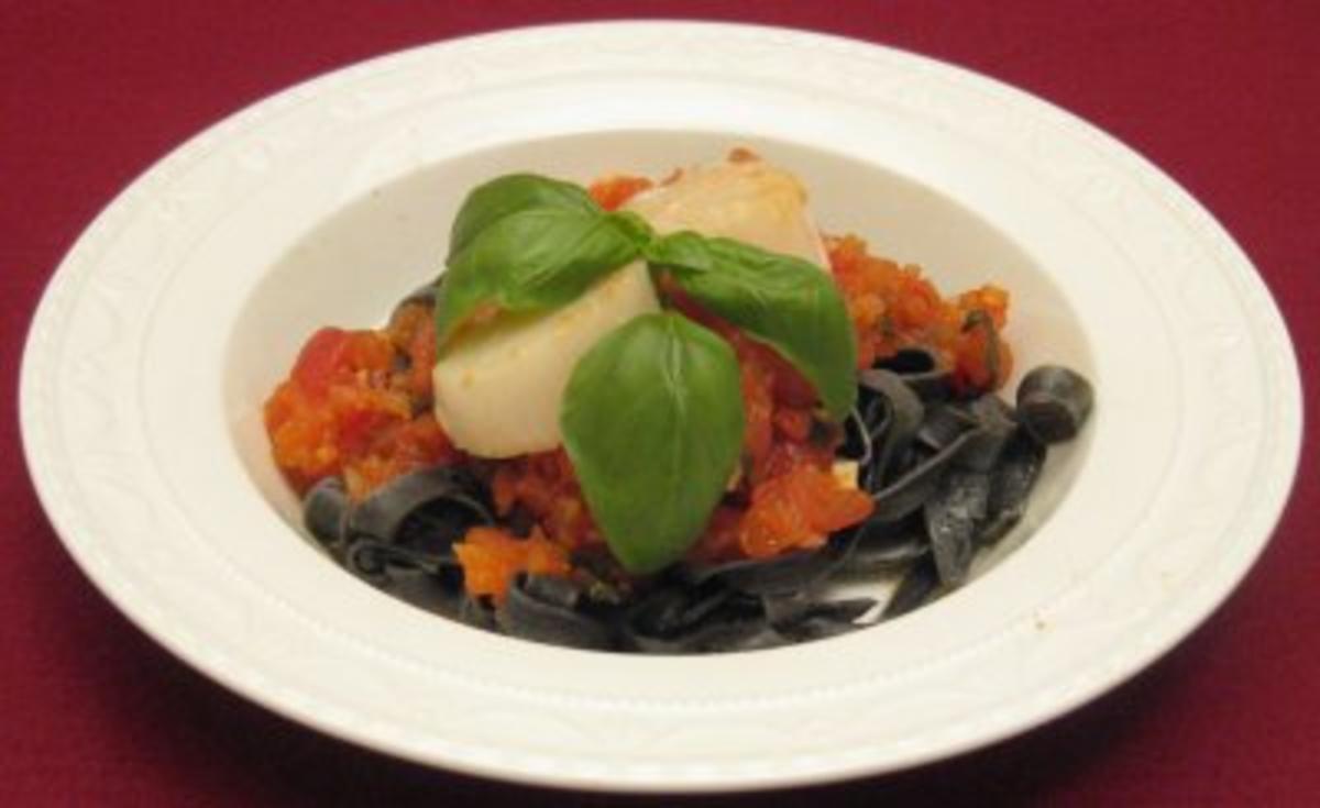 Jakobsmuscheln auf Tomatensugo mit Sepianudeln - Rezept Von
Einsendungen Das perfekte Dinner