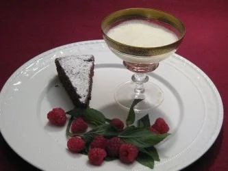 Sabayonne mit Himbeercoulis auf Schokotarte - Rezept