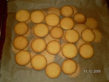 Rezept: Buttermürbteig für Weihnachtsplätzchen, beliebig ausstechen ! Bild Nr. 2 Buttermürbteig für Weihnachtsplätzchen, beliebig ausstechen ! - Rezept - Bild Nr. 2