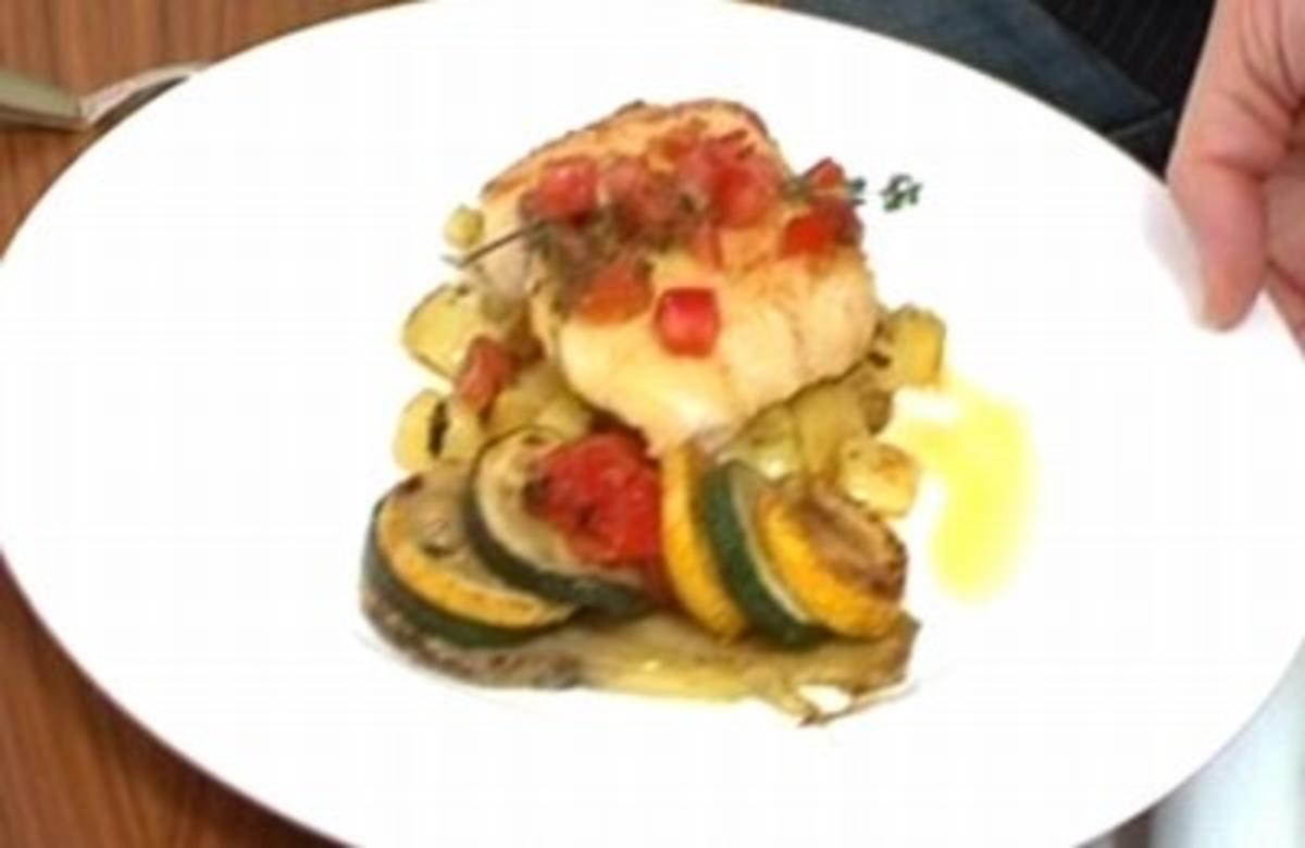Rotbarsch in Zitronenbutter mit gewürfelten Kartoffeln und Gemüseschiffchen - Rezept