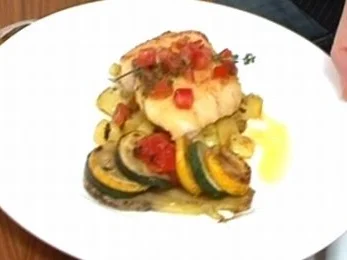 Rotbarsch in Zitronenbutter mit gewürfelten Kartoffeln und Gemüseschiffchen - Rezept