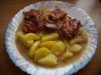 Kasslerrippchen mit Sauerkohl und Weintrauben - Rezept