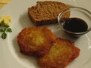 Typisch Bergisch - Kartoffelküchlein an Brot mit Rübenkraut - Rezept