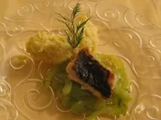 Dorade in Zitronenbutter an geschmorten Gurken und Prinzessinnenkartoffeln - Rezept