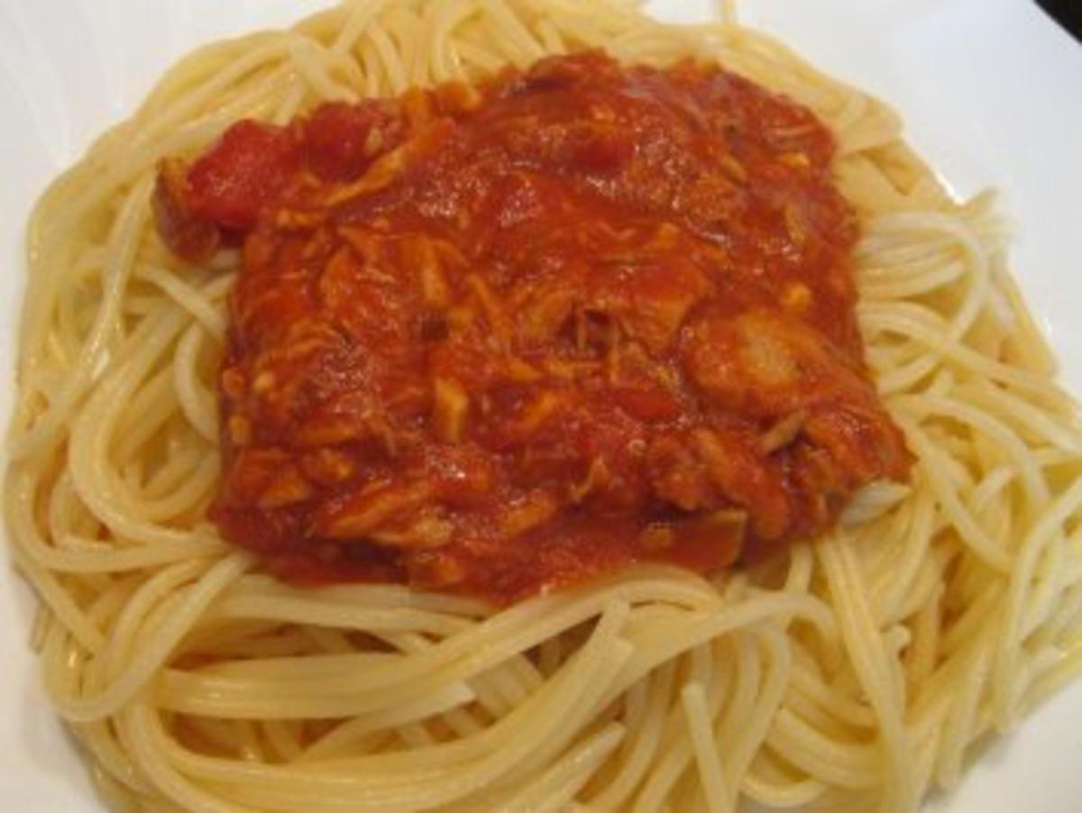 Bilder für Spaghetti a la Puttanesca - Spaghetti mit Thunfisch-Tomatensauce - Rezept