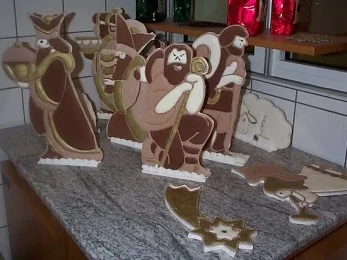 Rezept: Weihnachtskrippe aus Lebkuchen und Zucker hergestellt Bild Nr. 3 Weihnachtskrippe aus Lebkuchen und Zucker hergestellt - Rezept - Bild Nr. 3