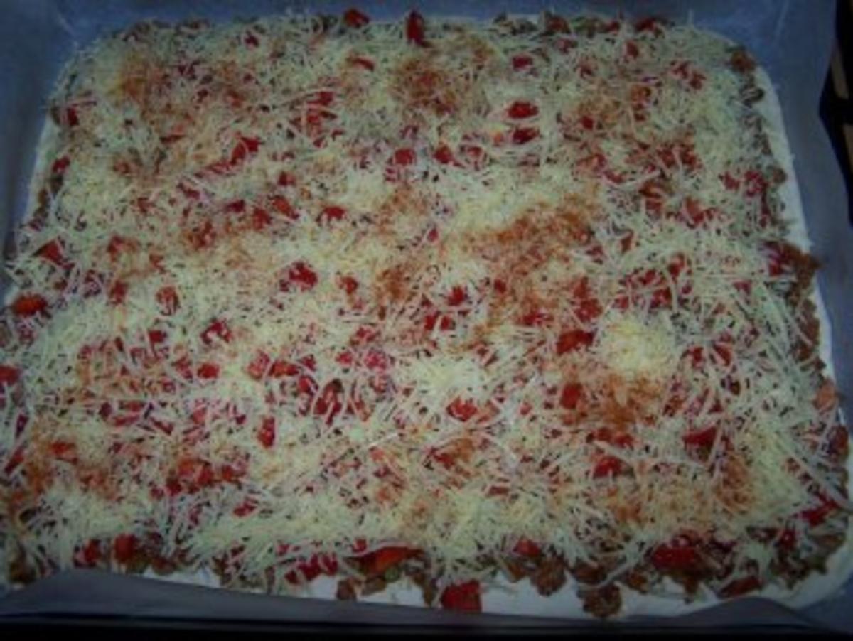 Pizza mit Hackfleisch á la Tina - Rezept - Bild Nr. 12