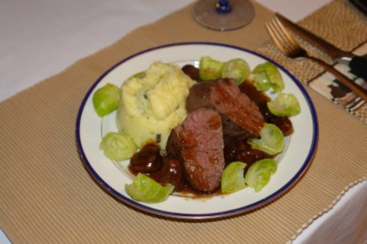 Bilder für Hirschfilet mit Madeira-Maronen Soße - Rezept