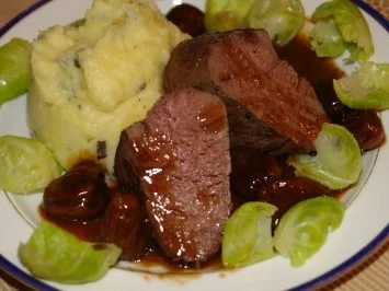 Rezept: Hirschfilet mit Madeira-Maronen Soße Bild Nr. 2 Hirschfilet mit Madeira-Maronen Soße - Rezept - Bild Nr. 2