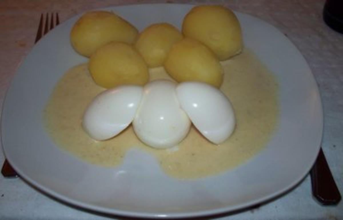 Senfsauce mit gekochten Eiern - Rezept