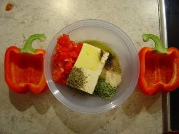 Rezept: Rote Paprika mit Schafskäsefüllung... Bild Nr. 2 Rote Paprika mit Schafskäsefüllung... - Rezept - Bild Nr. 2