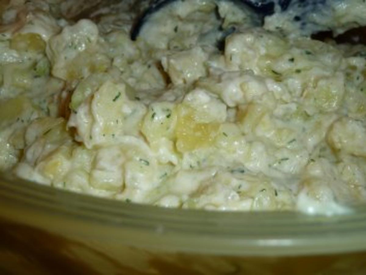 Backfisch mit Kartoffel-Gurke-Salat - Rezept - Bild Nr. 2