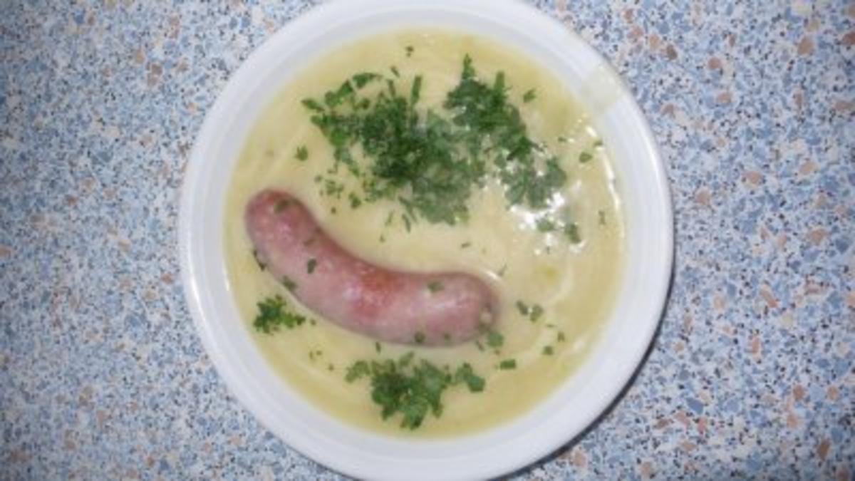 Bilder für Pizzakatzes Kartoffelsuppe mit Mettwürstchen - Rezept