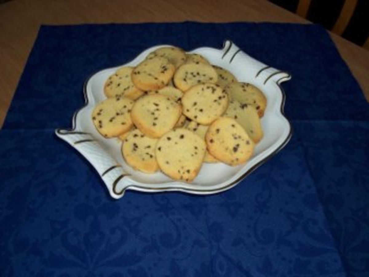 Sandplätzchen mit Schokostückchen - Rezept - kochbar.de