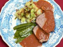 Rinderbraten mit Rotweinsoße, Kartoffelpüree und Kaiserschoten - Rezept