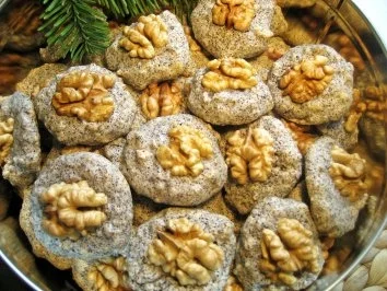 Mohn-Makrönchen =   Eiweiß-Verwertung von der feinsten Art ... - Rezept