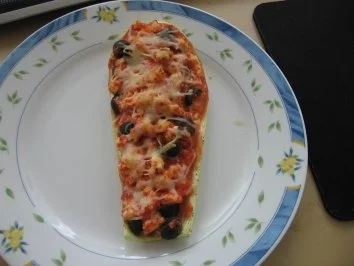 Rezept: Gefüllte "Pizza"-Zucchini Bild Nr. 2 Gefüllte "Pizza"-Zucchini - Rezept - Bild Nr. 2