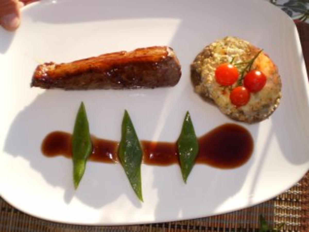 Bilder für Filet vom Springbock mit Gewürzjus und gratiniertem Champignon - Rezept