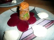 VORSPEISE/FLEISCH:Tafelspitzsülze vom Charolaisrind auf Rote-Bete_Scheiben mit Meerrettichmousse - Rezept