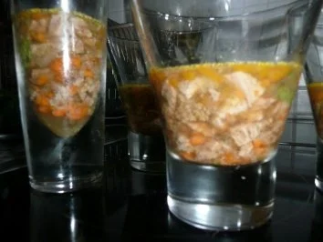 VORSPEISE/FLEISCH:Tafelspitzsülze vom Charolaisrind auf Rote-Bete_Scheiben mit Meerrettichmousse - Rezept - Bild Nr. 3