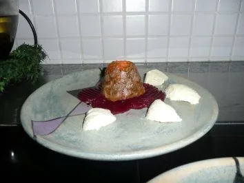 VORSPEISE/FLEISCH:Tafelspitzsülze vom Charolaisrind auf Rote-Bete_Scheiben mit Meerrettichmousse - Rezept - Bild Nr. 5