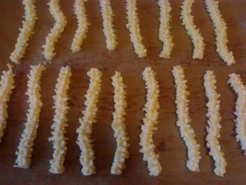 Rezept: Marzipan Spritzgebäck Teig für den Fleischwolf Bild Nr. 3 Marzipan Spritzgebäck Teig für den Fleischwolf - Rezept - Bild Nr. 3