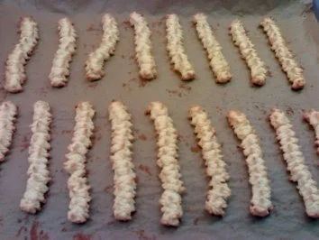 Rezept: Marzipan Spritzgebäck Teig für den Fleischwolf Bild Nr. 4 Marzipan Spritzgebäck Teig für den Fleischwolf - Rezept - Bild Nr. 4