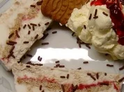 Winter-Eistorte mit Zimtsahne - Rezept