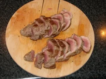 Rezept: Schweinefilet unter Preiselbeer-Camembert Haube Bild Nr. 3 Schweinefilet unter Preiselbeer-Camembert Haube - Rezept - Bild Nr. 3