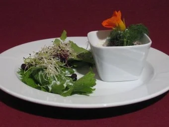 Kräutersalat mit Pfiff und scharfer Rote-Bete-Terrine - Rezept