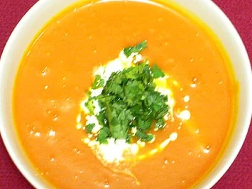 Mango-Kürbissuppe mit frischen Kräutern - Rezept