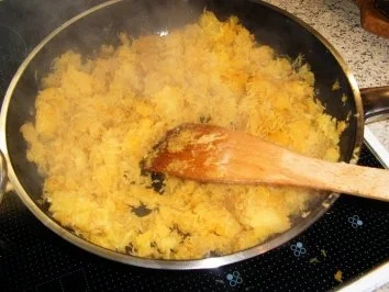 Spagettikürbis mit Käse-Sahnesoße - Rezept - Bild Nr. 6