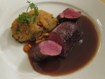 Rezept: Vanille-Rehfilet an Blaubeersoße dazu Pfifferlingsknödel Vanille-Rehfilet an Blaubeersoße dazu Pfifferlingsknödel - Rezept