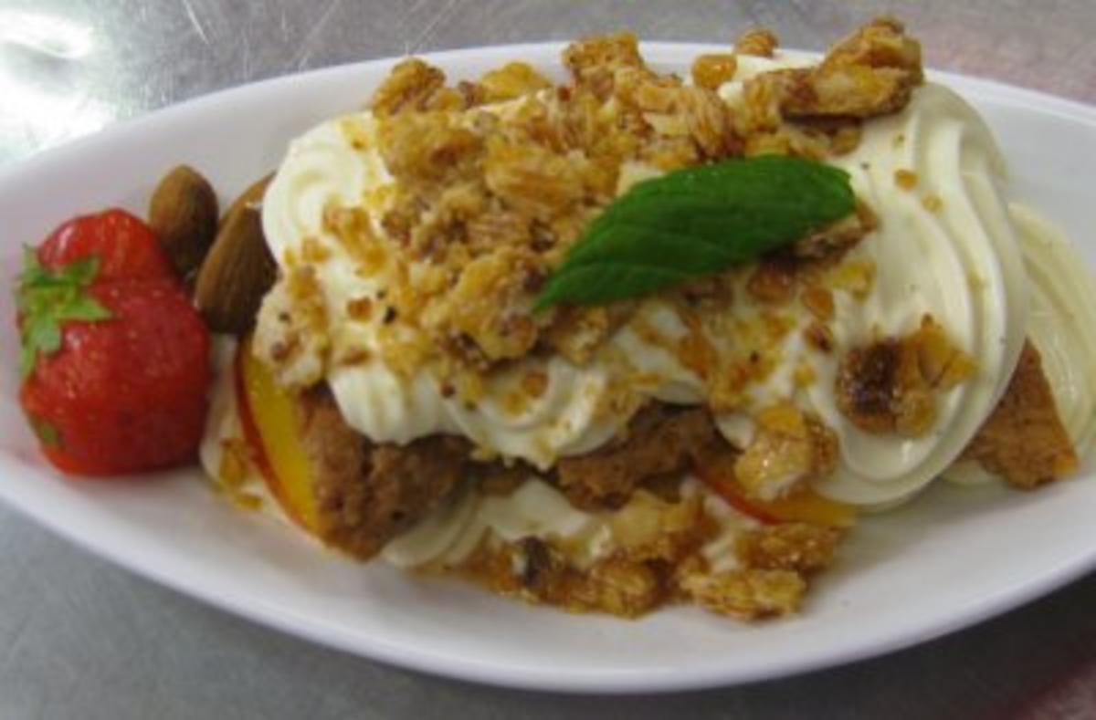 Mascarponecréme mit Cantuccini und Nektarinen - Rezept - kochbar.de