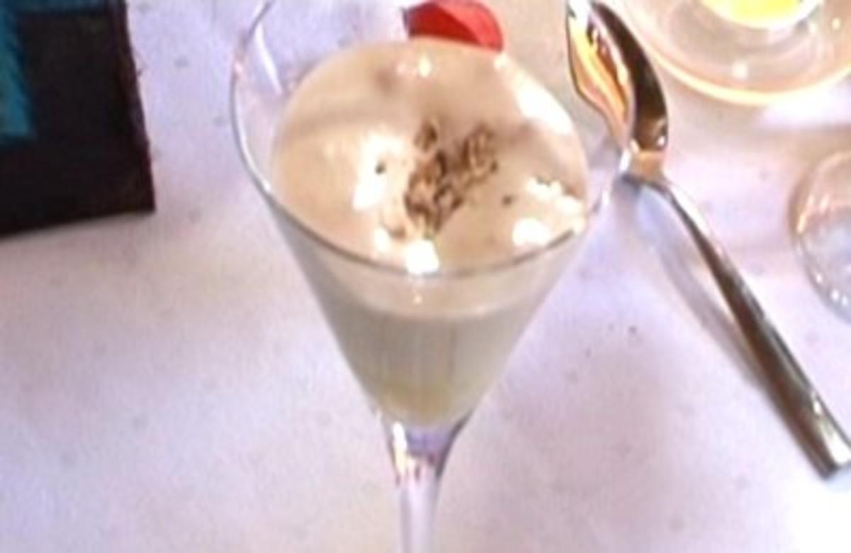 Zabaione mit Tonkabohnen und Haselnüssen - Rezept - kochbar.de