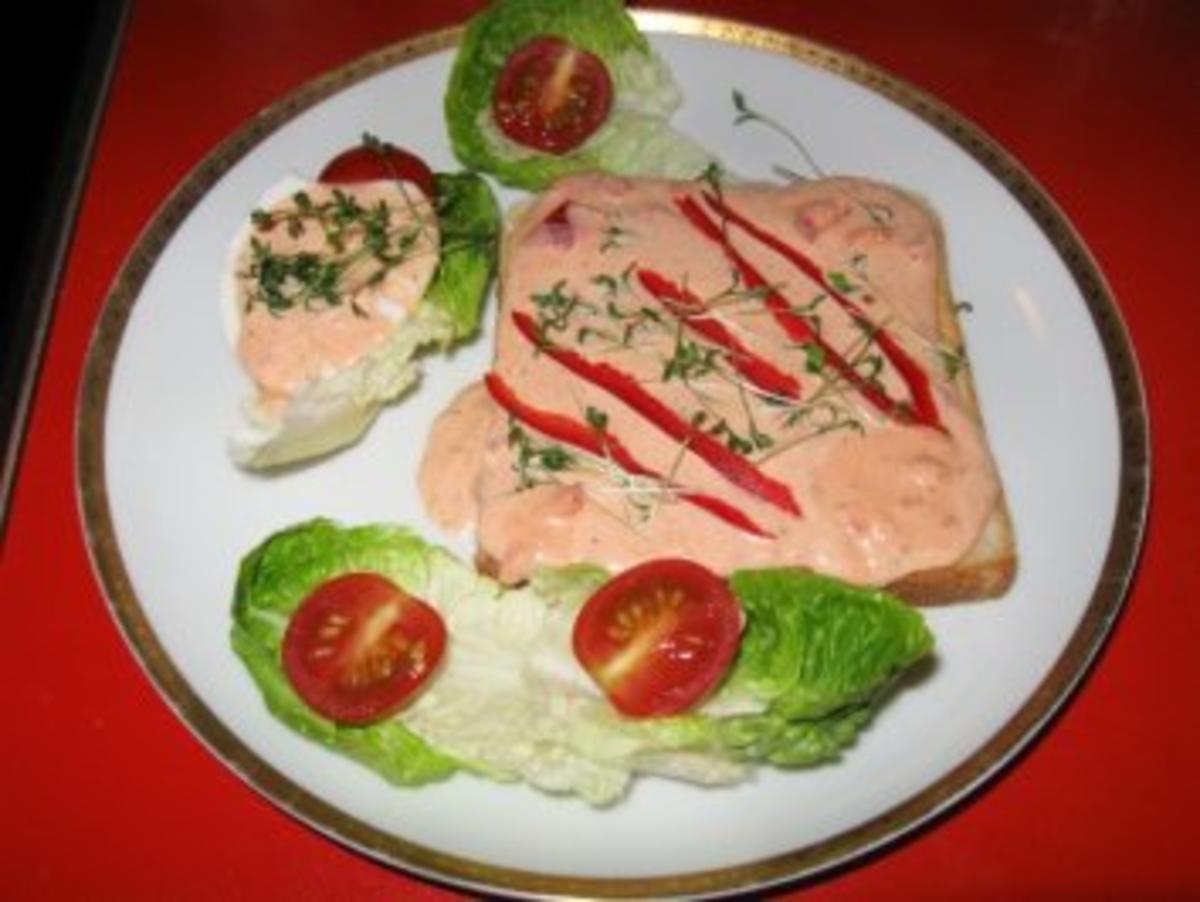 Toast mit Eier-Paprika Aufstrich - Rezept - kochbar.de