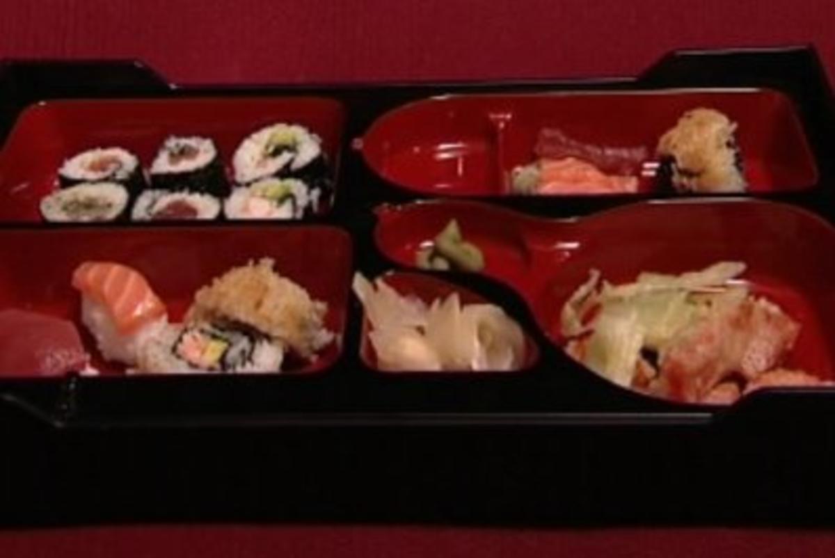Japanische Bentobox mit Sashimi, Tempura und einer Auswahl von Nigiri und Maki (Jule Gölsdorf) - Rezept