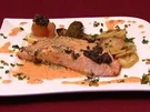 Rezept: Lachs mit Olivenkruste in Limonensoße mit Zucchinischeiben und Rosmarinkartoffeln (Dunja Rajter) Lachs mit Olivenkruste in Limonensoße mit Zucchinischeiben und Rosmarinkartoffeln (Dunja Rajter) - Rezept
