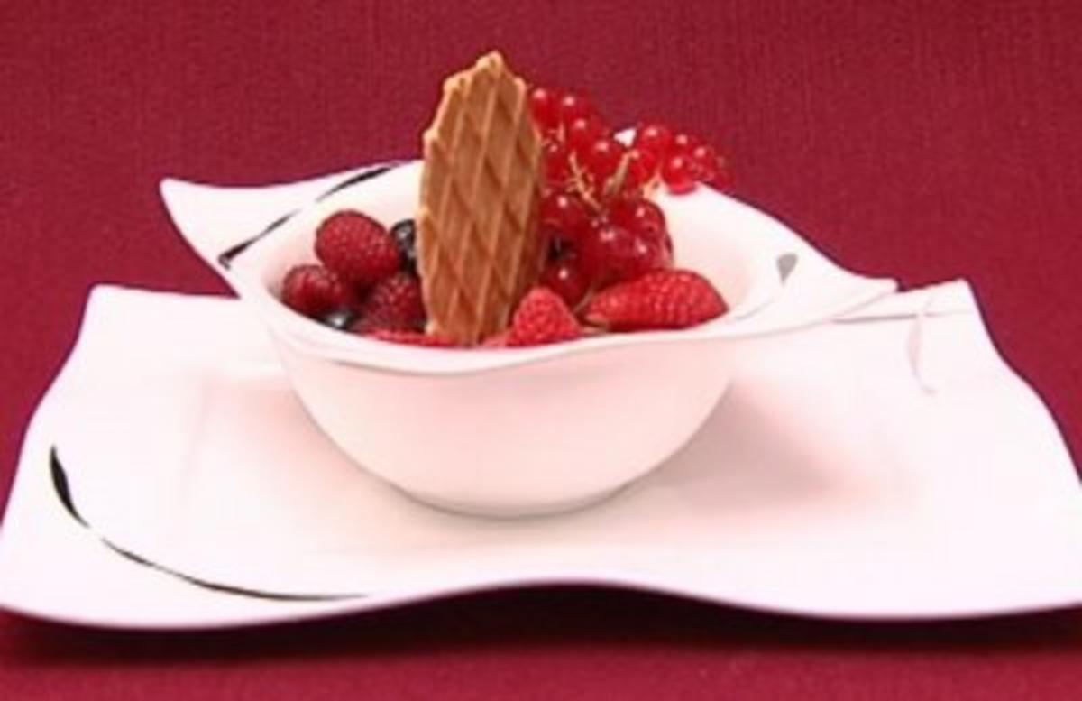 Weincreme mit Beeren (Dunja Rajter) - Rezept - kochbar.de