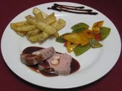 Kalbsfilet mit Garnelen an Landweinsoße mit Kartoffeln a la Provence und Paprika - Rezept