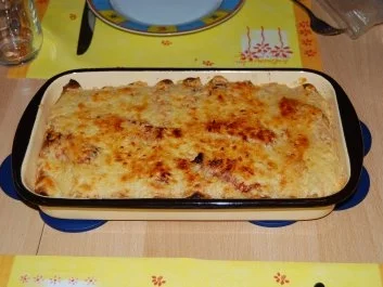 Rezept: gefüllte Palatschinken mit Käse überbacken gefüllte Palatschinken mit Käse überbacken - Rezept