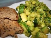 Gemüsepfanne: Avocado-Zucchini-Pfanne - Rezept
