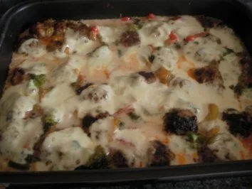 Rezept: Überbackene Hackbällchenpfanne mit Spätzle Bild Nr. 5 Überbackene Hackbällchenpfanne mit Spätzle - Rezept - Bild Nr. 5