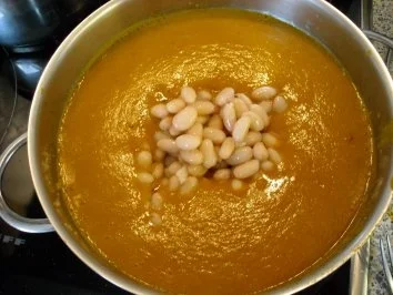 Rezept: Pasta mit Hokkaido-Sauce und weißen Bohnen Bild Nr. 5 Pasta mit Hokkaido-Sauce und weißen Bohnen - Rezept - Bild Nr. 5