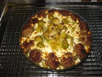 Kartoffel-Rosenkohl-Hackbällchen-Auflauf mit Schafskäse überbacken - Rezept