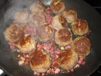 Kartoffel-Rosenkohl-Hackbällchen-Auflauf mit Schafskäse überbacken - Rezept - Bild Nr. 6