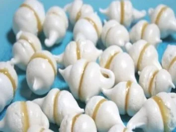 KLEINGEBÄCK - Baiser-Karamell-Tröpfchen - Rezept