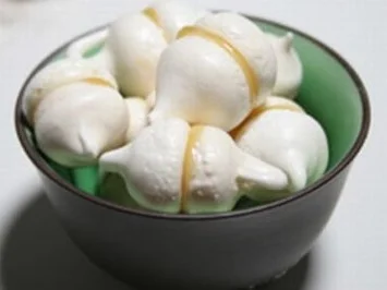 KLEINGEBÄCK - Baiser-Karamell-Tröpfchen - Rezept - Bild Nr. 2