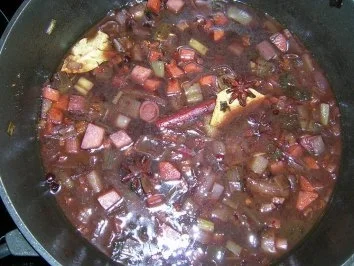 Rehkeule mit römischen Gnocchis, Wirsingkugeln an Portwein-Rotwein-Gewürz-Jus - Rezept - Bild Nr. 3